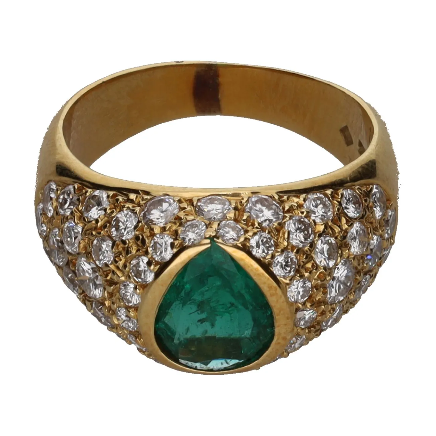 ANILLOS / SORTIJAS Sortija en oro amarillo con una esmeralda y brillantes. Talla 12.