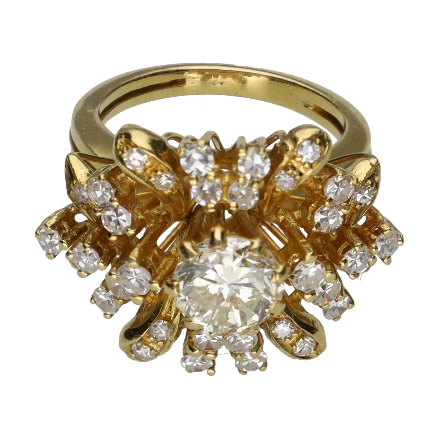 ANILLOS / SORTIJAS Sortija en oro amarillo con brillante central y detalles con brillantes. Talla 7.