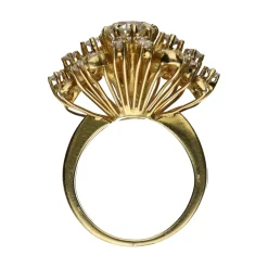 ANILLOS / SORTIJAS Sortija en oro amarillo con brillante central y detalles con brillantes. Talla 7.