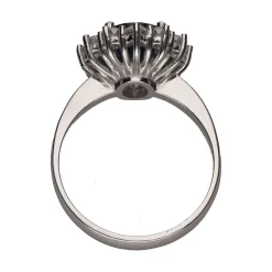 ANILLOS / SORTIJAS Sortija en oro blanco con zafiro y brillantes.