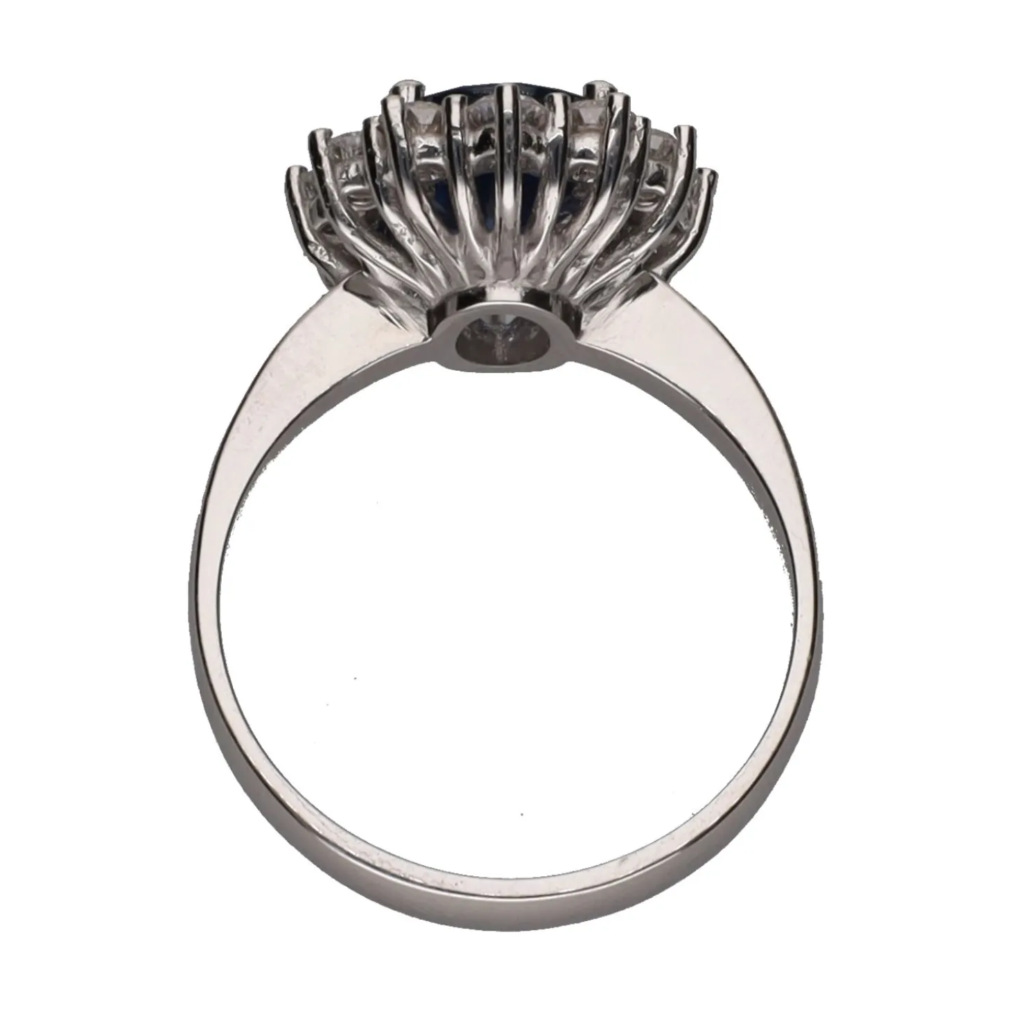 ANILLOS / SORTIJAS Sortija en oro blanco con zafiro y brillantes.