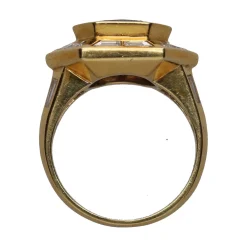 ANILLOS / SORTIJAS Sortija en oro amarillo con zafiro y baguettes. Talla 13.