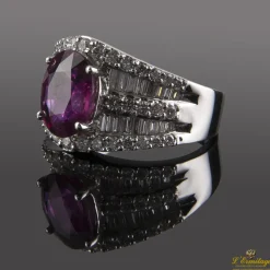ANILLOS / SORTIJAS Sortija en oro blanco con rubí y diamantes.