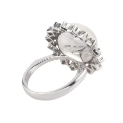 ANILLOS / SORTIJAS Sortija en oro blanco con perla y orla de brillantes.