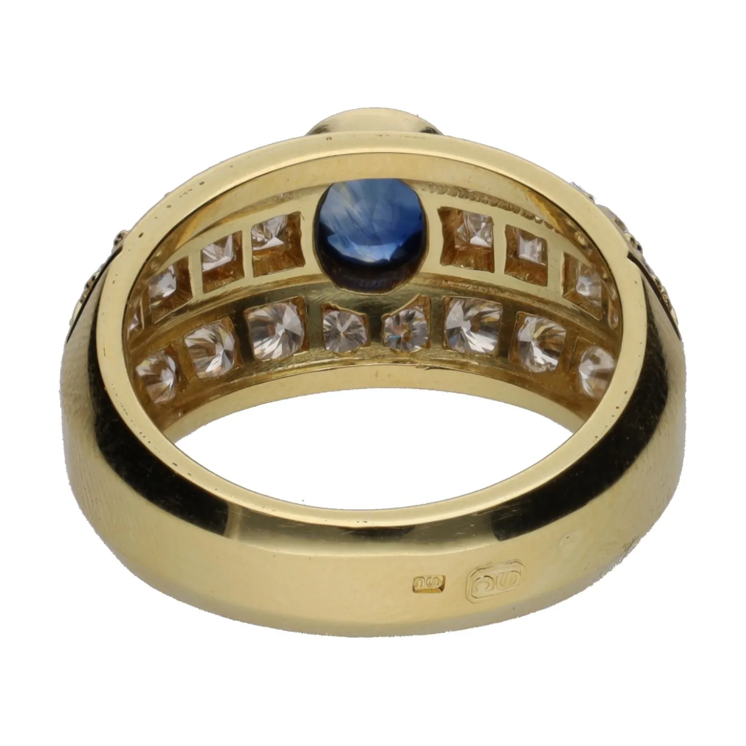 ANILLOS / SORTIJAS Sortija en oro amarillo con zafiro y diamantes naturales. Talla 15.
