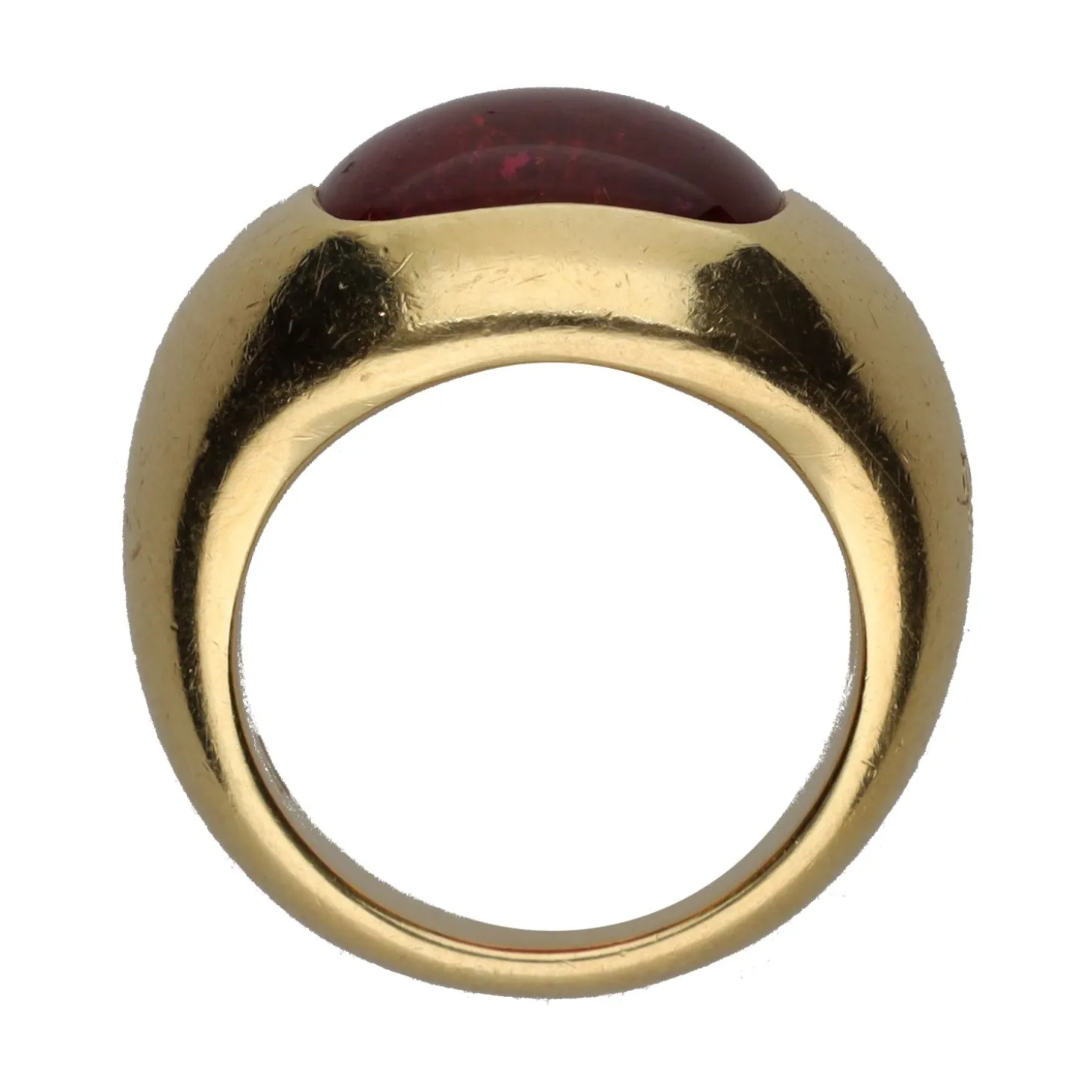 ANILLOS / SORTIJAS Sortija firmada por pomellato en oro amarillo con un rubí. Talla 11.
