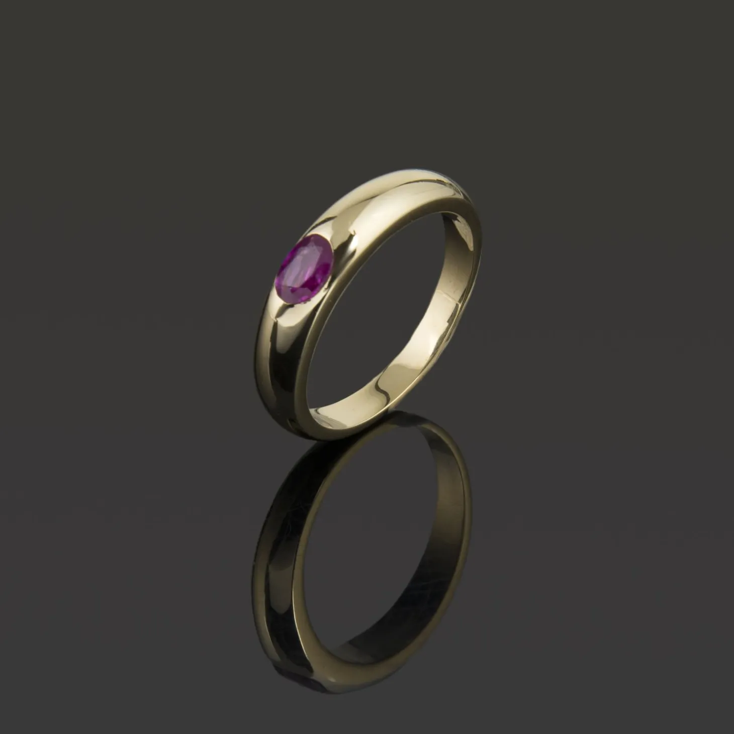 ANILLOS / SORTIJAS Sortija media caña oro amarillo y rubí