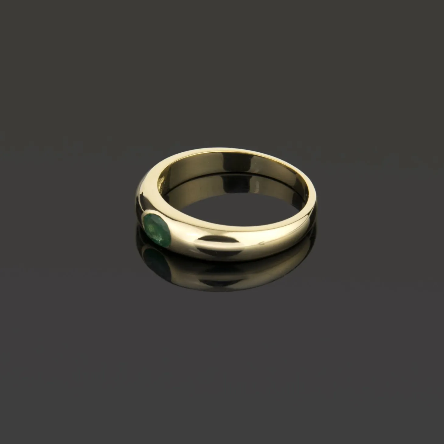 ANILLOS / SORTIJAS Sortija media caña oro amarillo y esmeralda