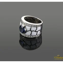 ANILLOS / SORTIJAS Sortija oro blanco esmalte zafiro y diamantes.