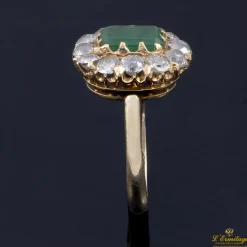ANILLOS / SORTIJAS Sortija oro amarillo esmeralda y orla de diamantes