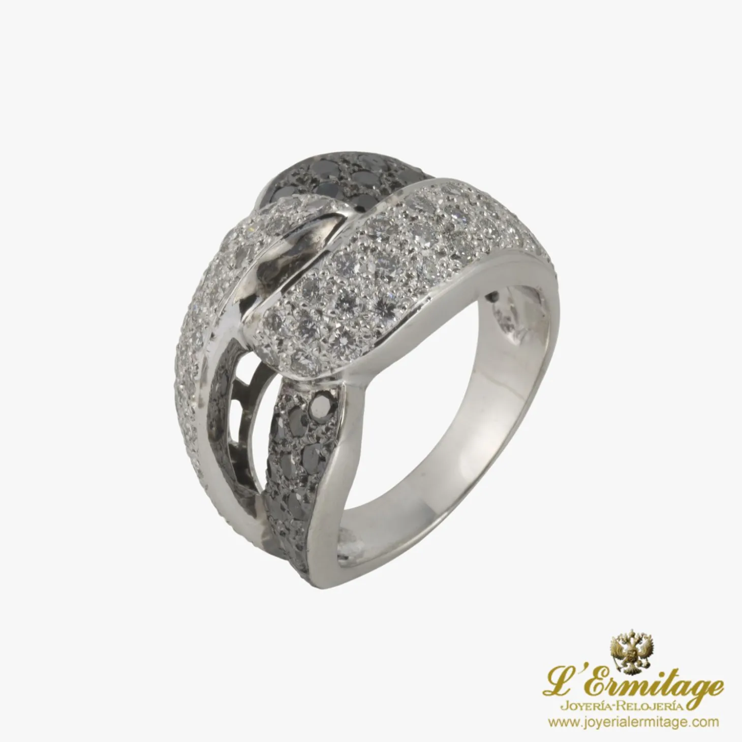ANILLOS / SORTIJAS Sortija oro blanco con diamantes naturales.