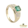 ANILLOS / SORTIJAS Sortija oro amarillo esmeralda y cuajado de diamantes.