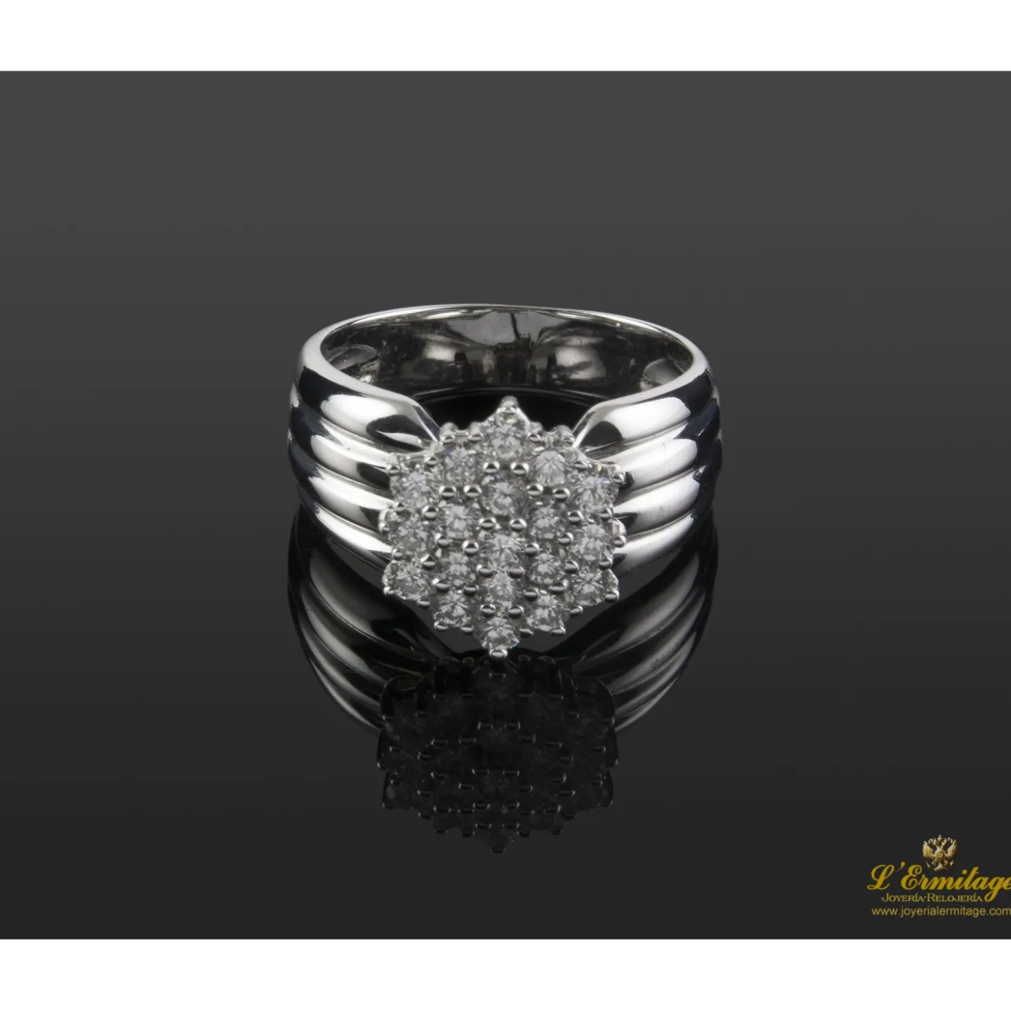 ANILLOS / SORTIJAS Sortija oro blanco rosetón de diamantes