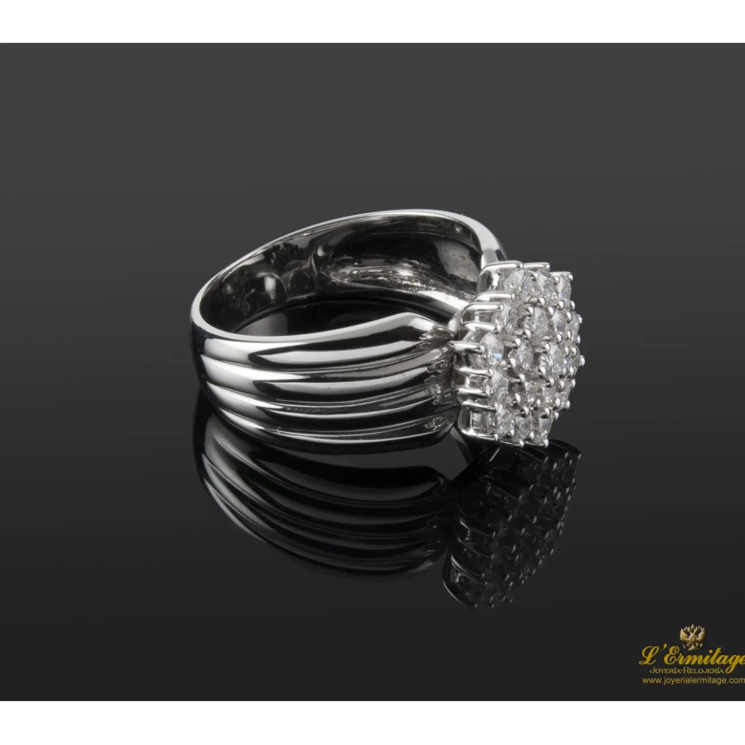 ANILLOS / SORTIJAS Sortija oro blanco rosetón de diamantes