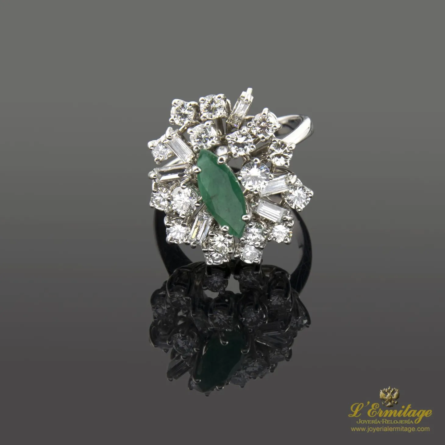ANILLOS / SORTIJAS Sortija oro blanco esmeralda y diamantes