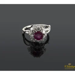 ANILLOS / SORTIJAS Sortija oro blanco rubí y orla de diamantes