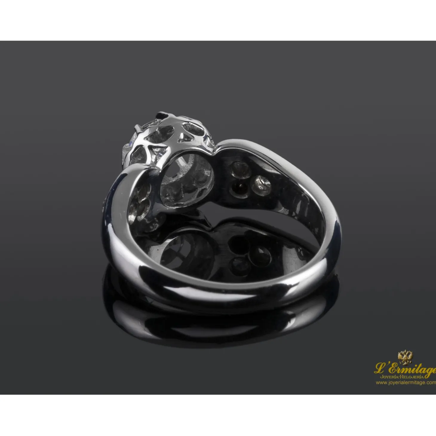 ANILLOS / SORTIJAS Sortija oro blanco y diamantes.