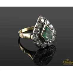 ANILLOS / SORTIJAS Sortija oro amarillo esmeralda y diamantes talla antigua.