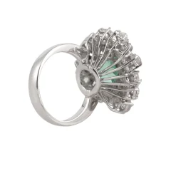 ANILLOS / SORTIJAS Sortija oro blanco esmeralda y diamantes.