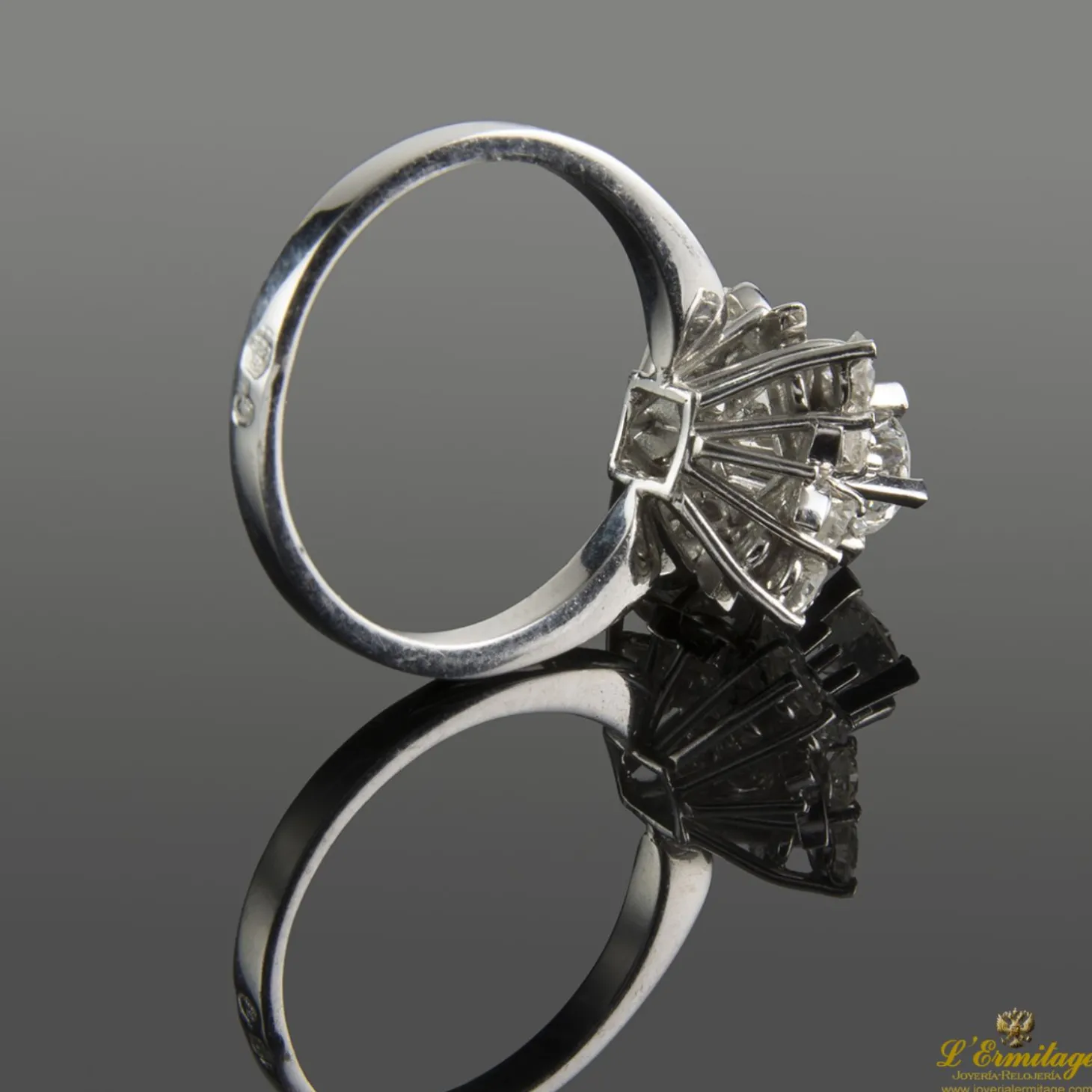 ANILLOS / SORTIJAS Sortija oro blanco y diamantes.
