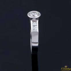 ANILLOS / SORTIJAS Sortija oro blanco y diamantes color b, pureza vs1 y peso 0,57 cts.