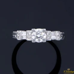 ANILLOS / SORTIJAS Sortija oro blanco y diamantes color g, pureza si1 y peso 0,55 cts.