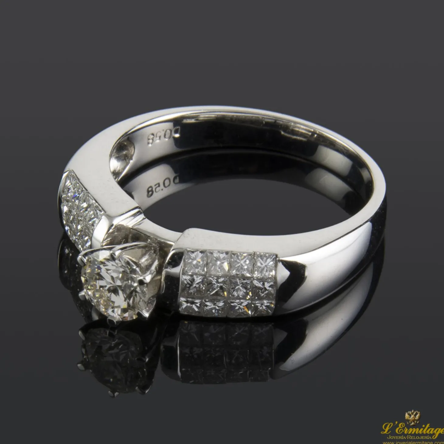 ANILLOS / SORTIJAS Sortija oro blanco y diamantes color i, pureza vs1 y peso 0,43 cts.