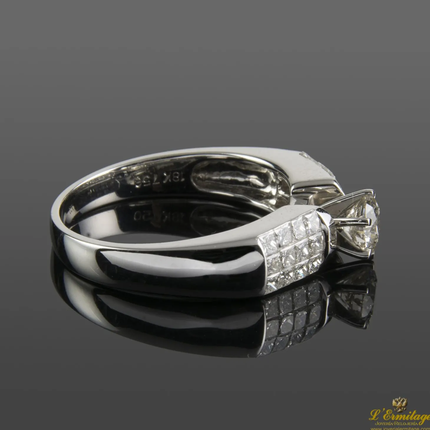ANILLOS / SORTIJAS Sortija oro blanco y diamantes color i, pureza vs1 y peso 0,43 cts.