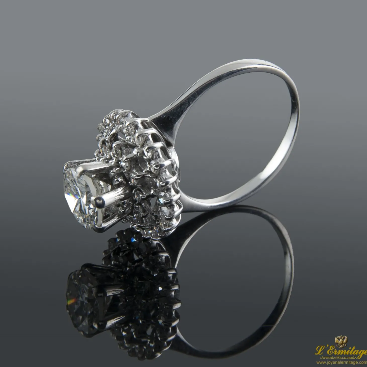 ANILLOS / SORTIJAS Sortija oro blanco y diamantes color i, pureza p1 y peso 1,30 cts.