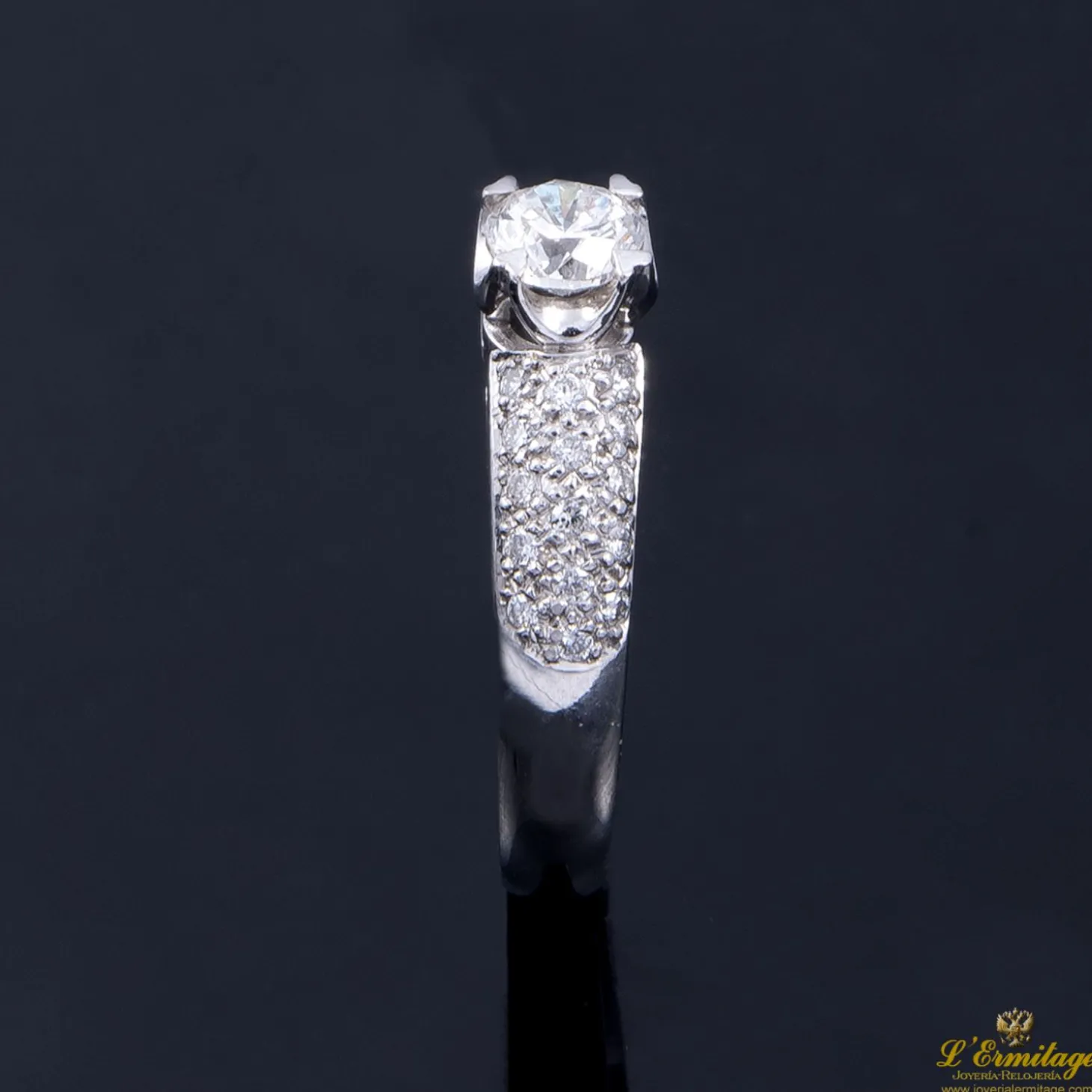 ANILLOS / SORTIJAS Sortija oro blanco y diamantes color g, pureza si1 y peso 0,50 cts.