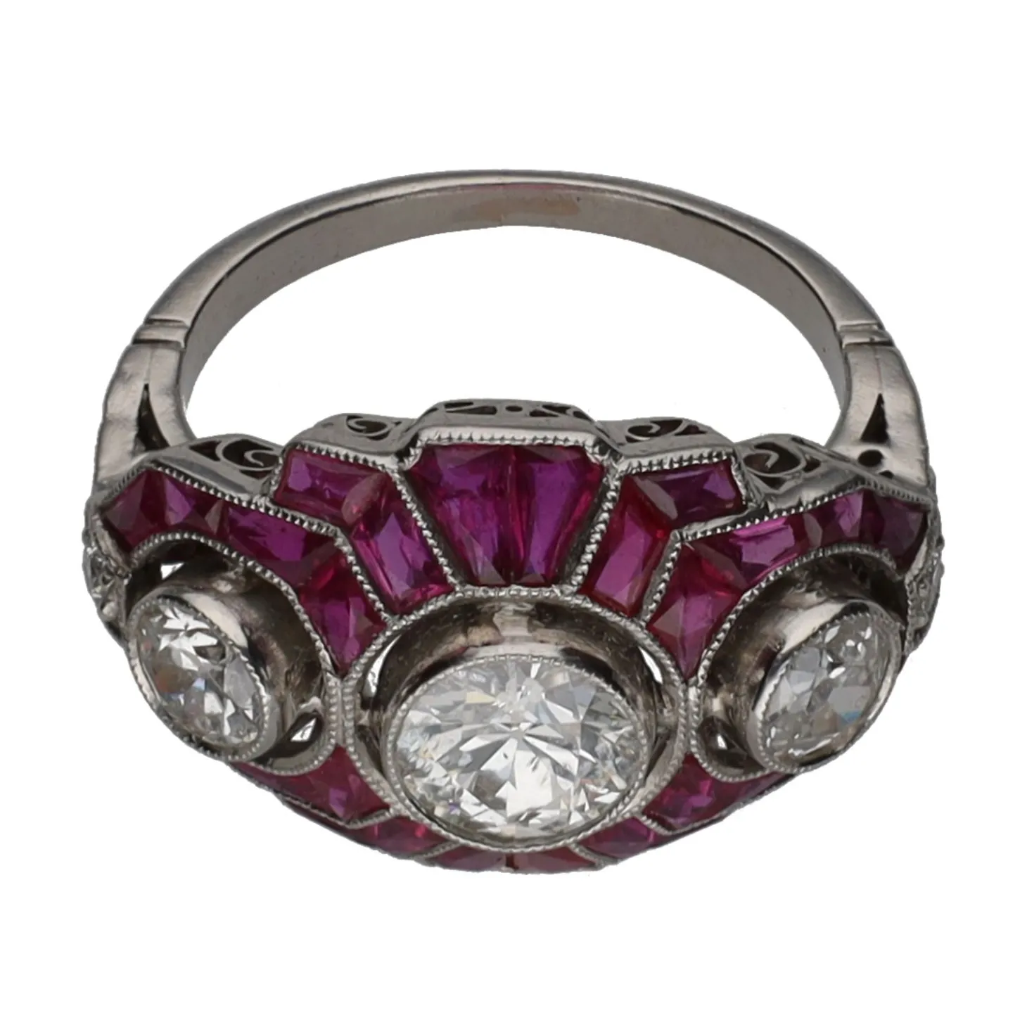 ANILLOS / SORTIJAS Sortija oro blanco con rubíes y brillantes. Talla 11.
