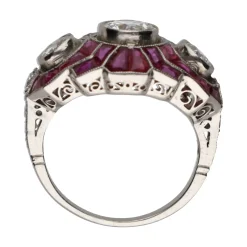 ANILLOS / SORTIJAS Sortija oro blanco con rubíes y brillantes. Talla 11.