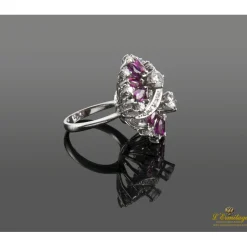 ANILLOS / SORTIJAS Sortija oro blanco brillantes y rubíes.