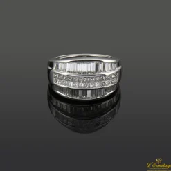 ANILLOS / SORTIJAS Sortija oro blanco y diamantes naturales.