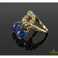 ANILLOS / SORTIJAS Sortija oro amarillo zafiros cabuchón y diamantes.