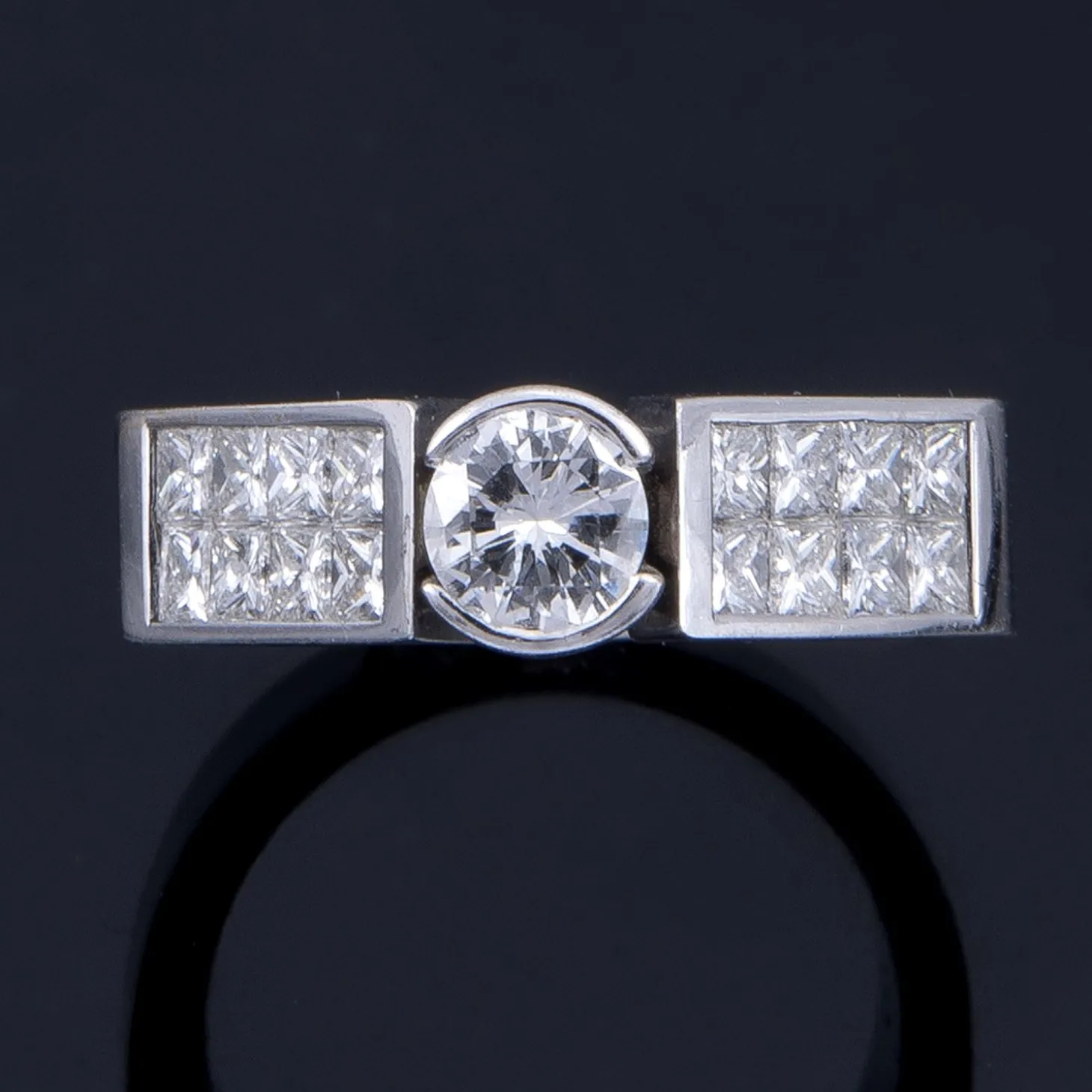ANILLOS / SORTIJAS Sortija oro blanco y diamantes color g, pureza si1 y peso 0,50 cts.