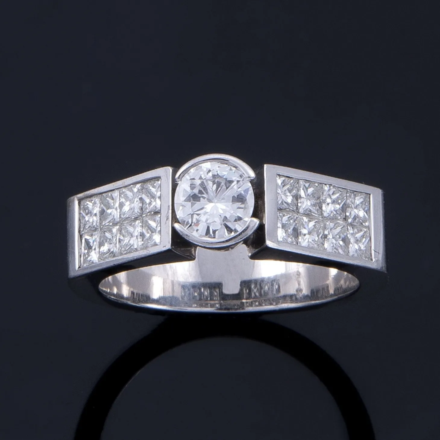 ANILLOS / SORTIJAS Sortija oro blanco y diamantes color g, pureza si1 y peso 0,50 cts.