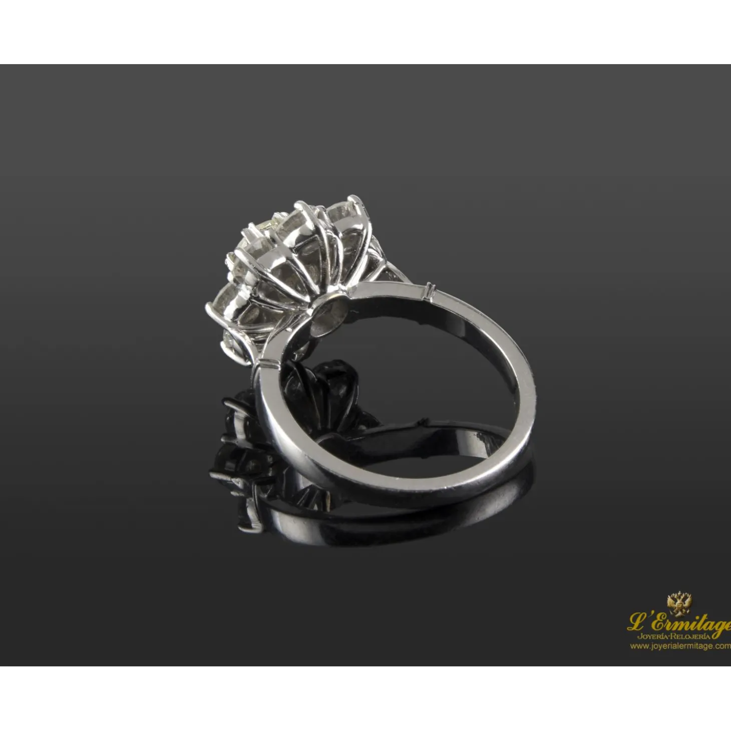 ANILLOS / SORTIJAS Sortija oro blanco y diamantes.
