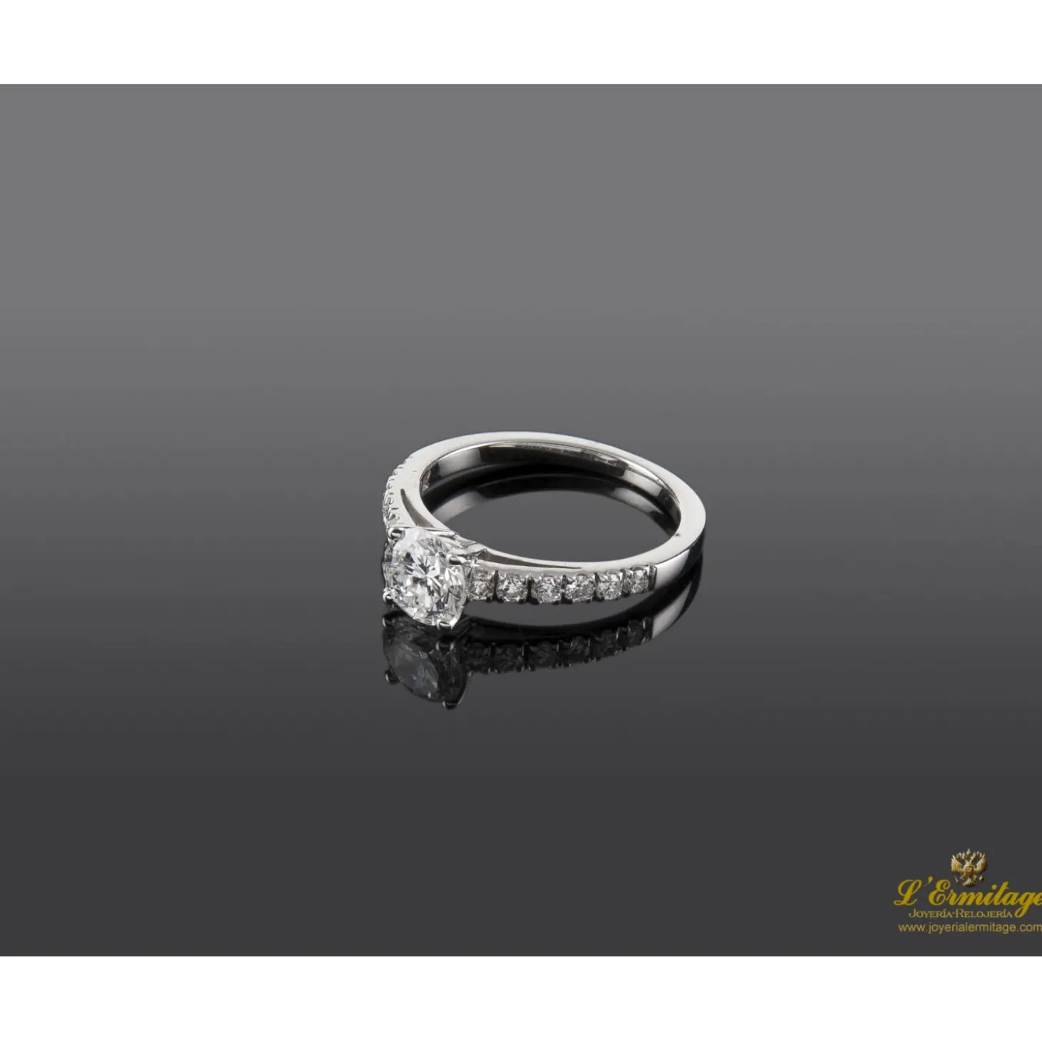 ANILLOS / SORTIJAS Sortija oro blanco y diamantes color f, pureza si1 y peso 0,85 cts.