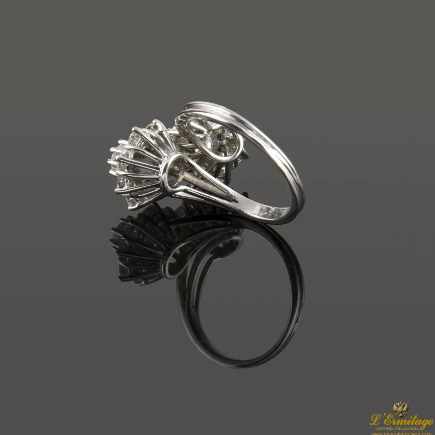 ANILLOS / SORTIJAS Sortija oro blanco y diamantes.