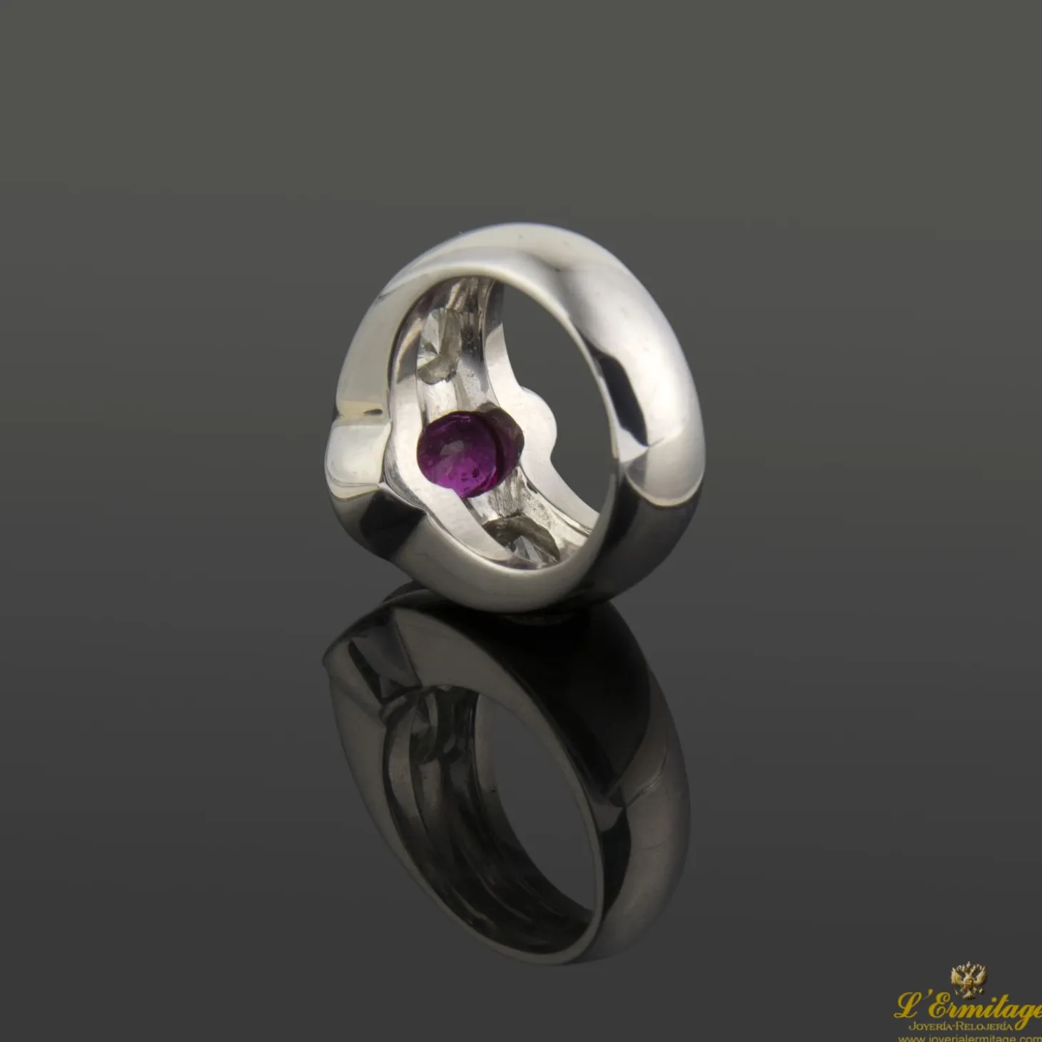 ANILLOS / SORTIJAS Sortija oro blanco rubí y diamantes.