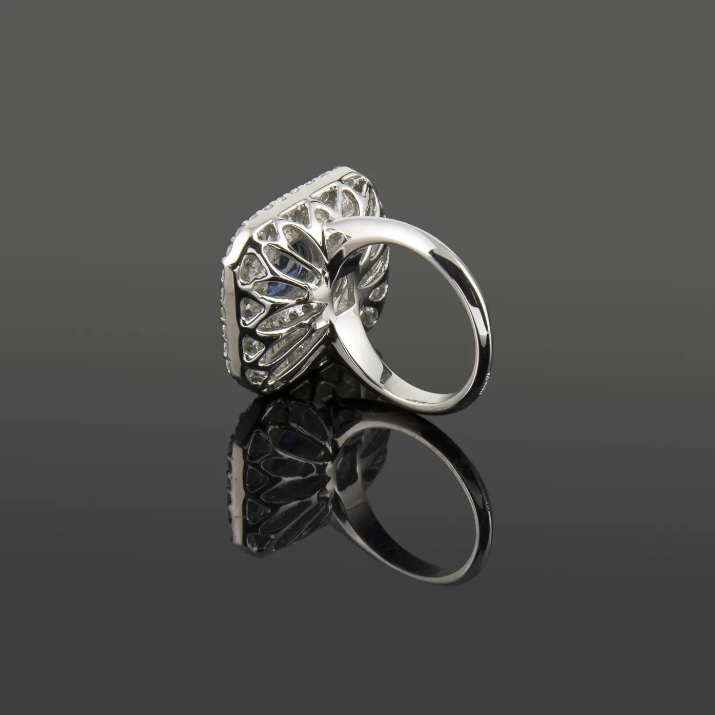 ANILLOS / SORTIJAS Sortija oro blanco zafiro y diamantes