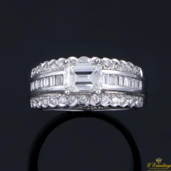 ANILLOS / SORTIJAS Sortija oro blanco con diamantes.