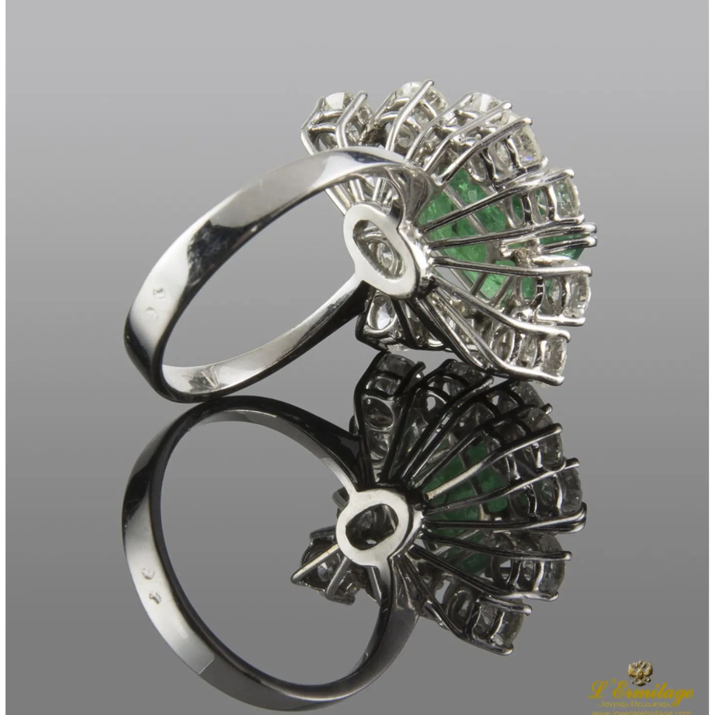 ANILLOS / SORTIJAS Sortija oro blanco esmeralda y diamantes