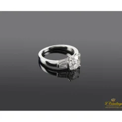 ANILLOS / SORTIJAS Sortija oro blanco y diamantes color j, pureza vs1 y peso 1,26 cts.