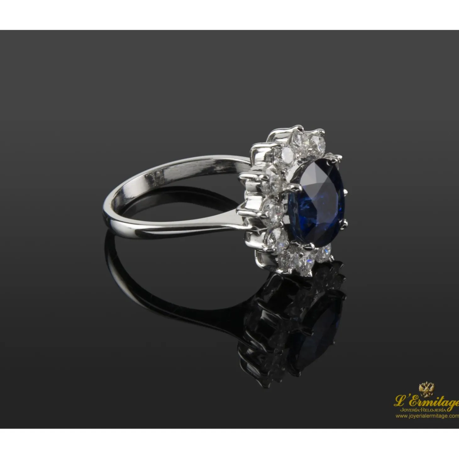 ANILLOS / SORTIJAS Sortija oro blanco zafiro y diamantes.