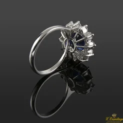 ANILLOS / SORTIJAS Sortija oro blanco zafiro y diamantes.