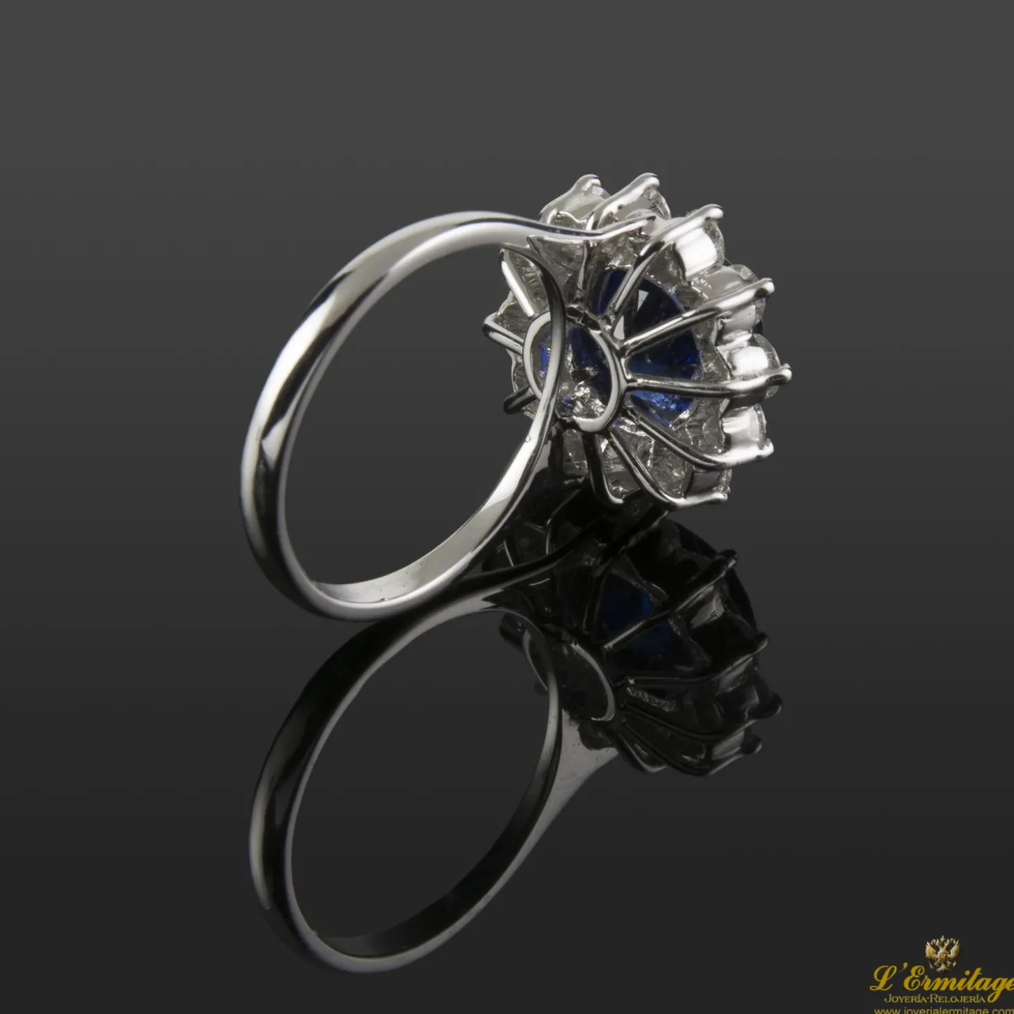 ANILLOS / SORTIJAS Sortija oro blanco zafiro y diamantes.