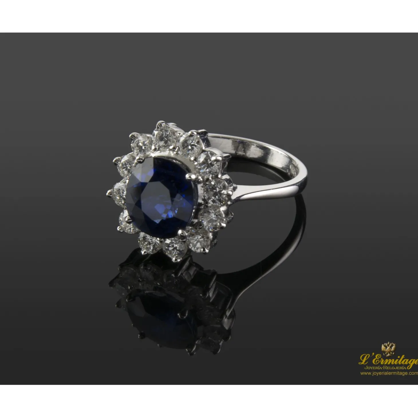 ANILLOS / SORTIJAS Sortija oro blanco zafiro y diamantes.