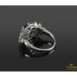 ANILLOS / SORTIJAS Sortija oro blanco zafiro y diamantes.